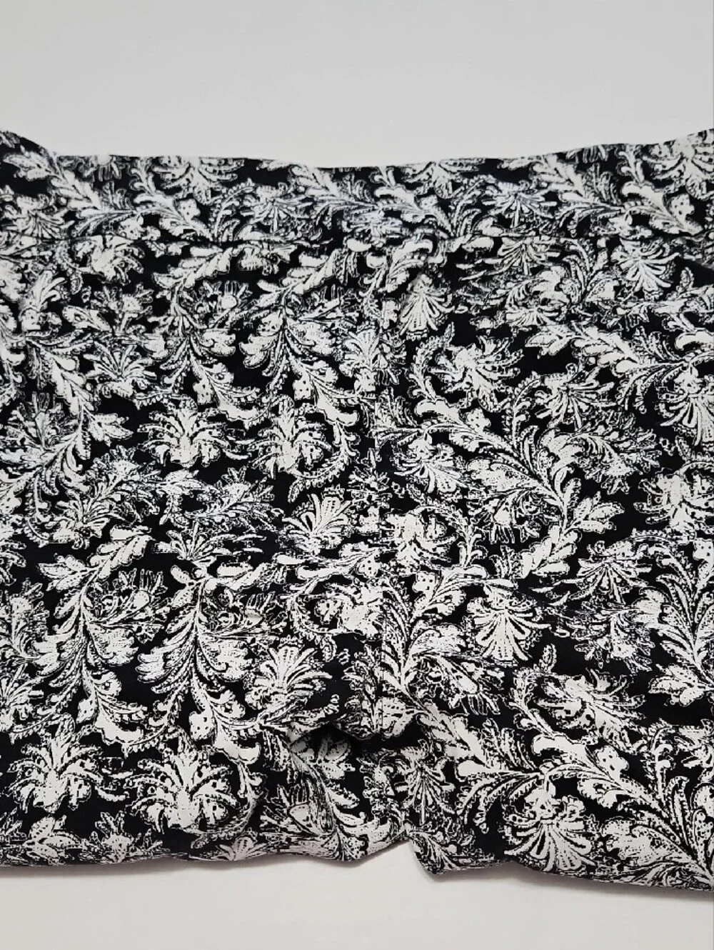 Kim Rogers Curvy Black and White Floral Print Capris Size 18W